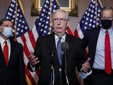 Сенатът се споразумя за финансов пакет от $900 млрд.