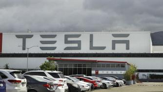 Най-лудата година за Tesla в числа