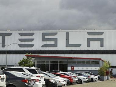 Най-лудата година за Tesla в числа