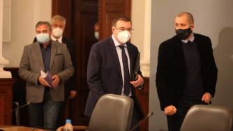 Здравният министър промени обхвата на забраната за влизане от Великобритания