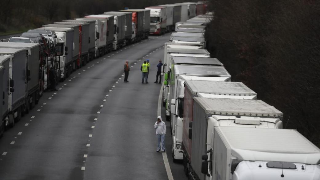 ЕС иска отпадане на забраната за пътуване към Англия на превозвачите