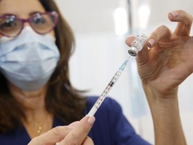 СЗО прогнозира кога светът ще придобие стаден COVID имунитет