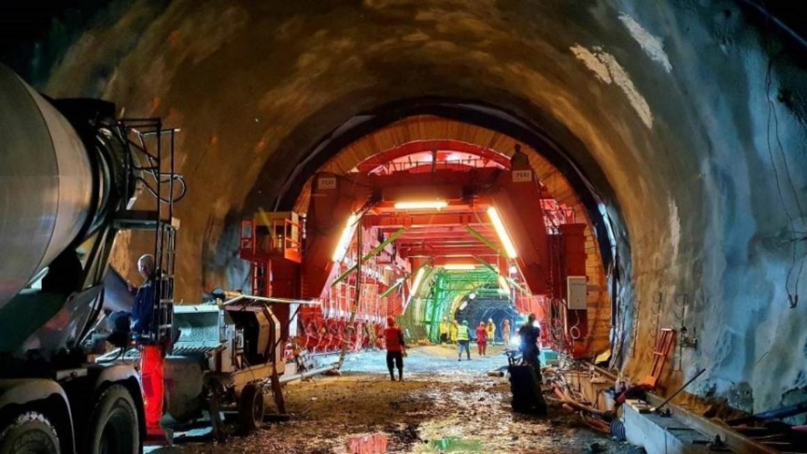 Галерия :: Снимка 4 :: Половината тунел „Железница“ е готов (галерия)}