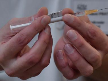 Германски градове спряха ваксинацията заради проблем с температурата