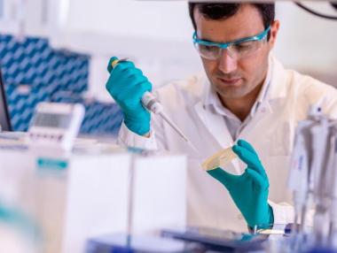 AstraZeneca няма да получи бързо одобрение за ваксината си в ЕС