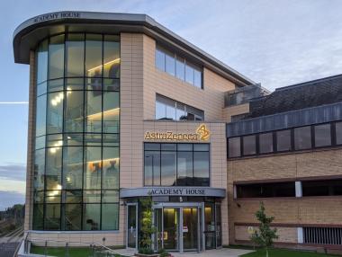 Великобритания одобри ваксината на AstraZeneca