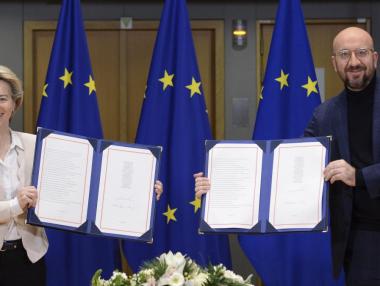 „Време е да оставим Брекзит зад нас“: В ЕС бе подписана знаковата сделка