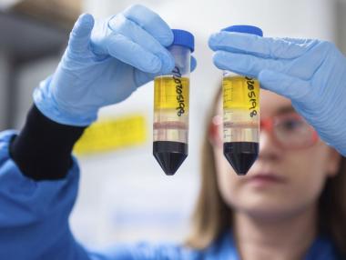 Ваксините не стигат, Лондон ще хитрува пред коронавируса