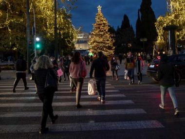 Гърция неочаквано отново затяга коронамерките