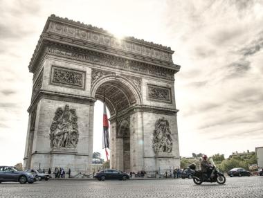 COVID мерките във Франция няма да се облекчават