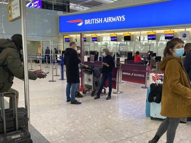 Великобритания обмисля отрицателни тестове за всички пристигащи