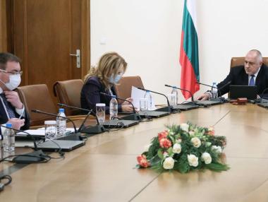 Правителството се разбърза да търси спасителни хеликоптери