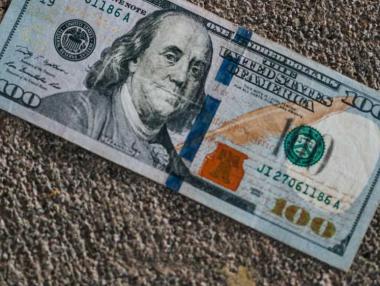 Победата на демократите в Сената натисна долара