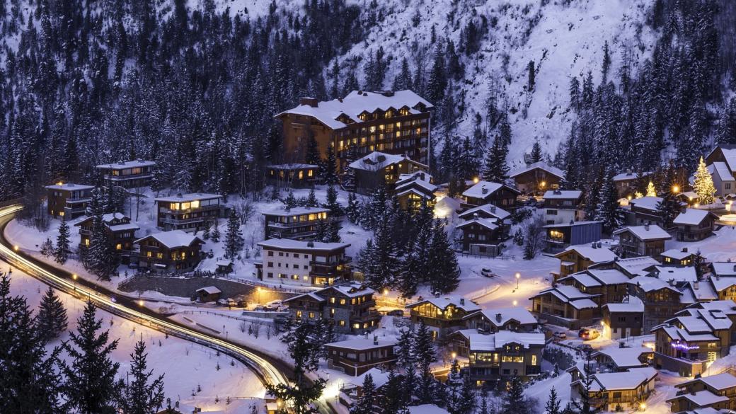 Франция отлага отварянето на барове, ресторанти и ски курорти