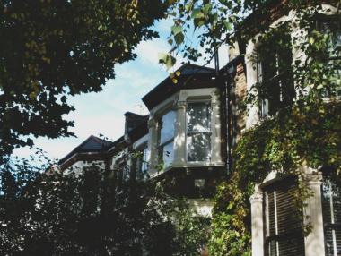 Цените на жилища във Великобритания покоряват нови върхове