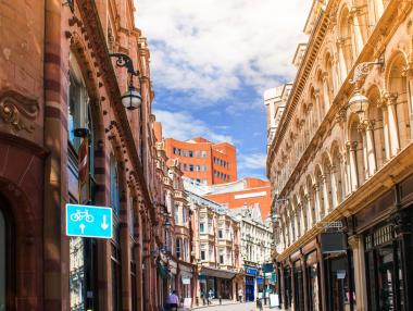 Продажбите на дребно в Обединеното кралство удариха ново дъно