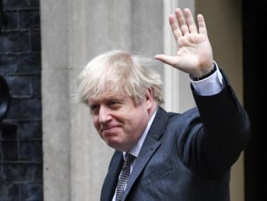 Джонсън на разходка в парка – нарушава ли собствените си правила?