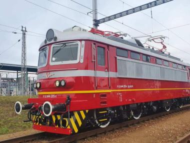 Първият ремонтиран локомотив на БДЖ вече е в движение