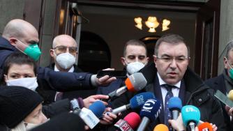 Здравният министър обмисля разхлабване на мерките от февруари