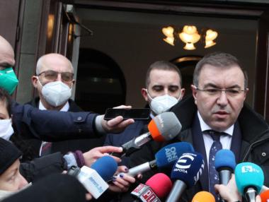 Здравният министър обмисля разхлабване на мерките от февруари