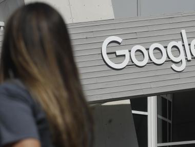 Google спира политическата реклама