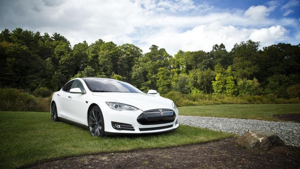 Регулаторът в САЩ откри критичен проблем в модели на Tesla