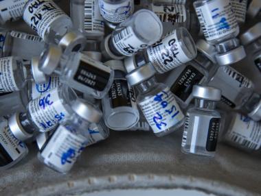 Оставки в Чехия заради злоупотреби с ваксинацията