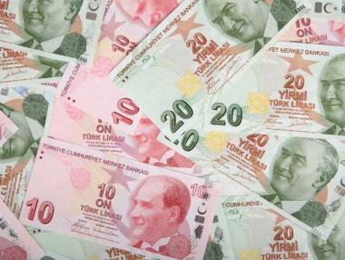Турската лира поевтиня заради прогнозите за инфлацията