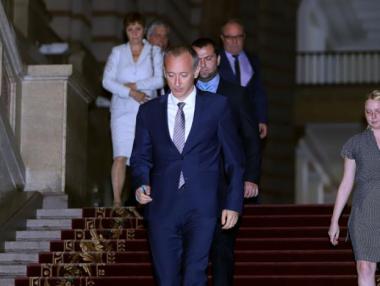 Подкрепа с таксите или закрепостяване на студентите