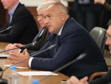 Борисов отказва засега да отвори заведенията