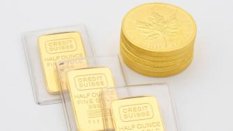 Цената на златото расте с отслабването на долара