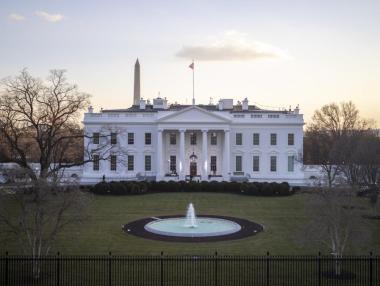 В скрито съобщение на сайта на Белия дом Байдън търси програмисти