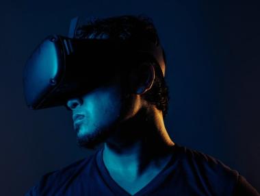 Apple подготвя първия си VR шлем за 2022 г.