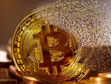 Цената на биткойн падна под 30 000 долара