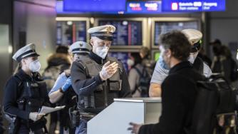 Германия затегна граничните проверки заради COVID