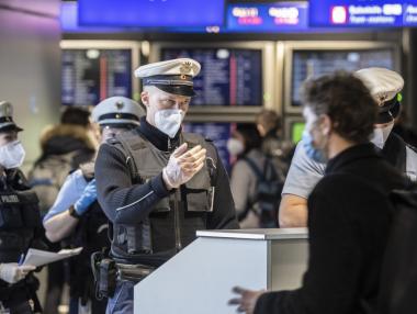 Германия затегна граничните проверки заради COVID