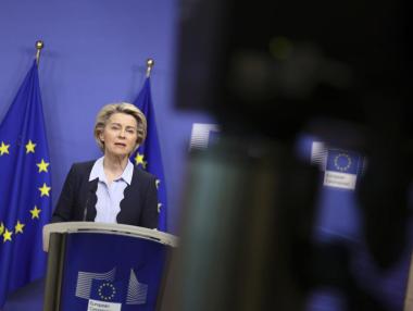 ЕК препоръчва по-строги мерки за пътуване в ЕС