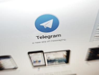 След Parler: Google е под натиск да забрани и Telegram