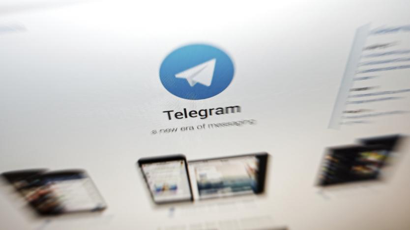 След Parler: Google е под натиск да забрани и Telegram