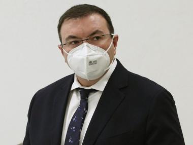 Със заповед Ангелов оставя заведенията затворени до март