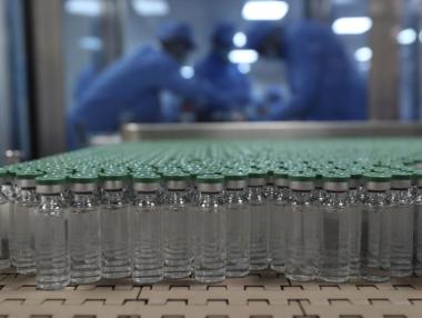 Властите евакуираха завод на AstraZeneca в Уелс