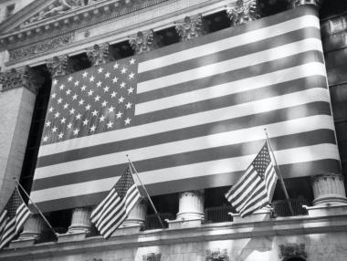 Уолстрийт се оцвети в тъмночервено