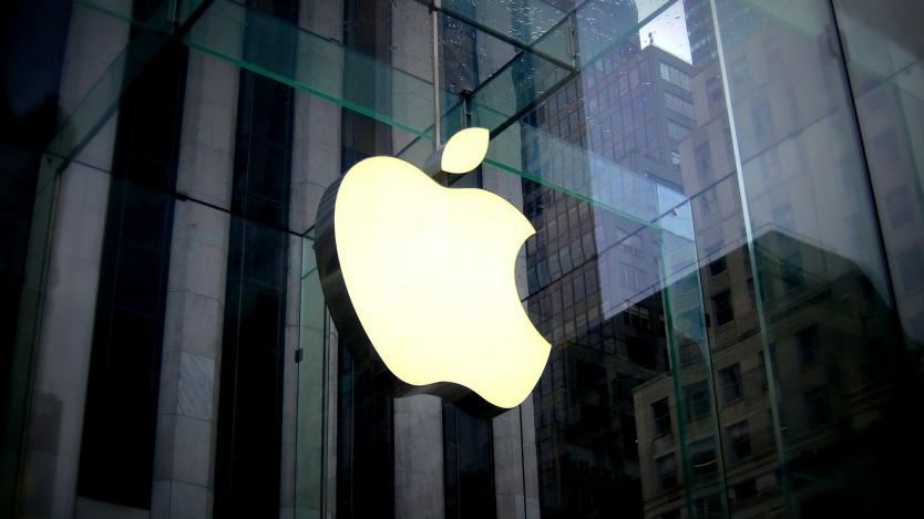 Apple записа рекордно тримесечие за смартфон бизнеса си