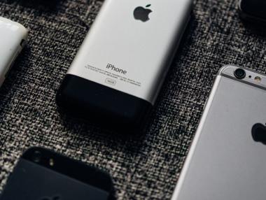 Apple отмъкна короната на Samsung в края на 2020 г. 