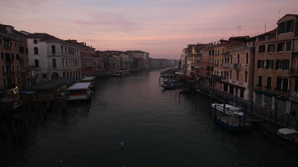 Галерия :: Снимка 4 :: Празните улици на Венеция по време на карнавалния сезон (снимки)}