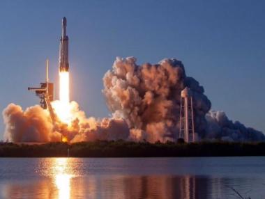 Милиардер подарява 3 места в първата туристическа мисия на SpaceX