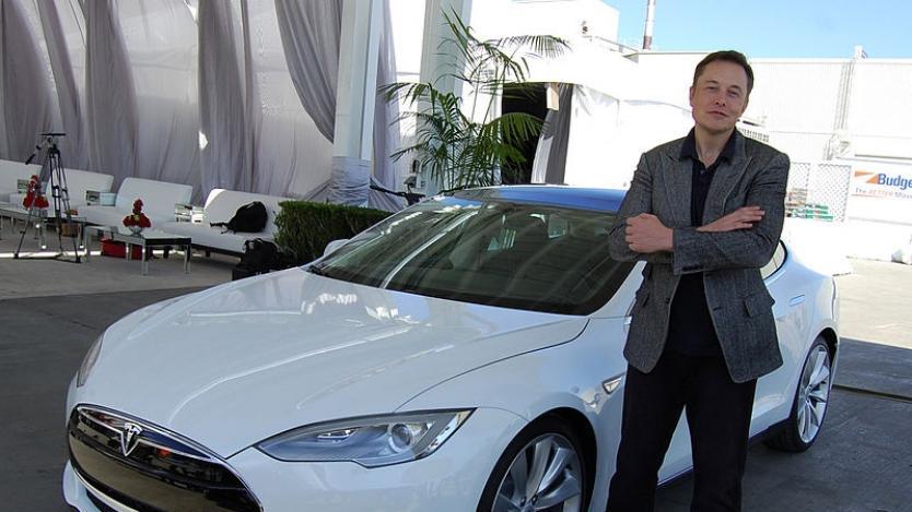 Регулаторът в САЩ принуди Tesla да изтегли над 130 хил. автомобила