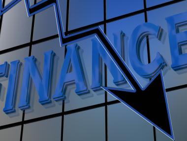 Британската икономика потъва, докато бизнесът се надява на отскок