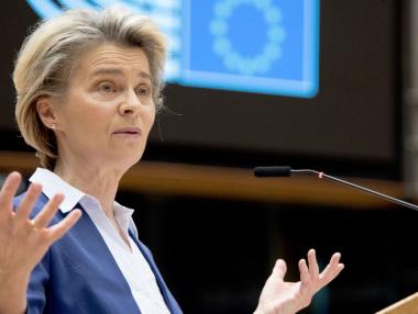 Защо ваксините паникьосаха Европа?