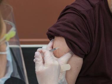 Лондон тества комбинация между ваксините на AstraZeneca и Pfizer